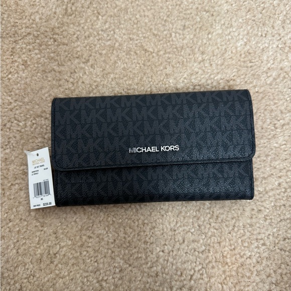 NWT Michael Kors wallet - Picture 1 of 4
